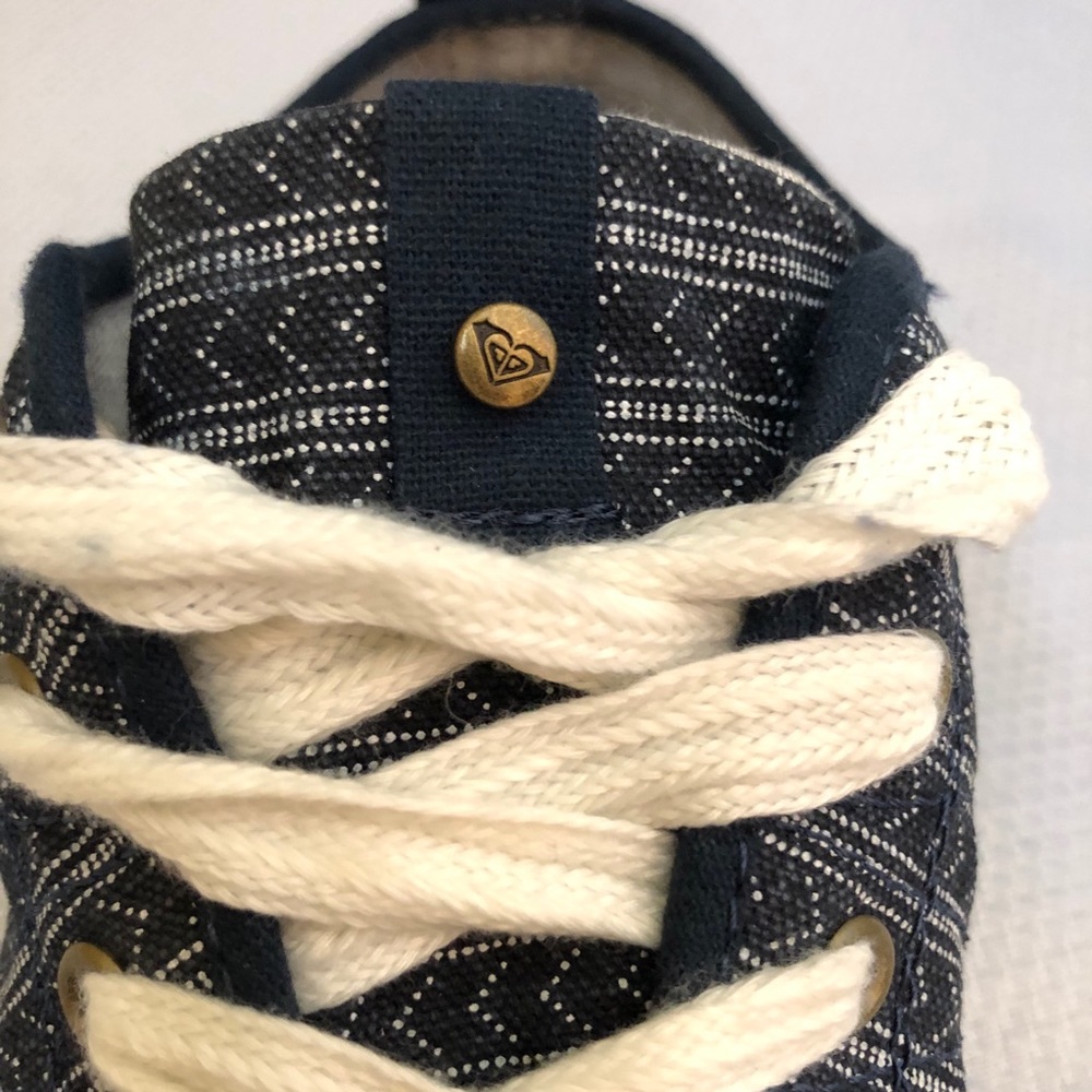 Roxy size 7 lace up stripped tennis shoes.